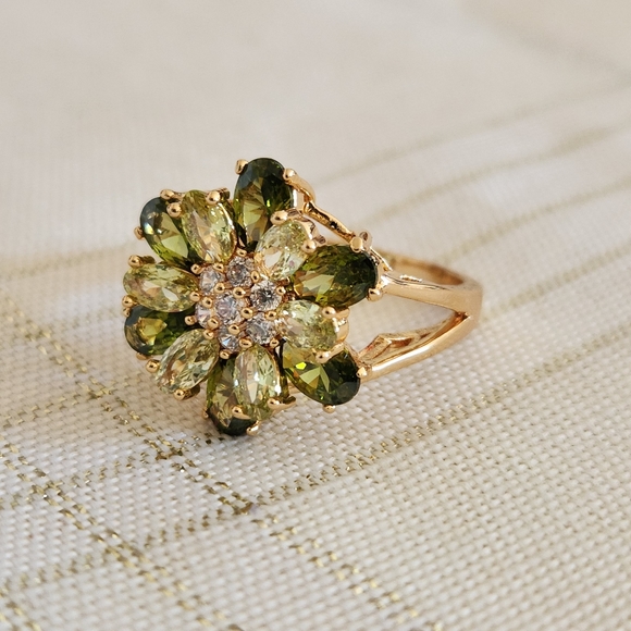 New 18K Gold Plated Peridot Diamond Flower Ring for Womenn - Picture 12 of 13